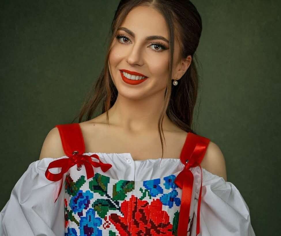 SIMONA MAZĂRE – colaborator, curs muzică populară